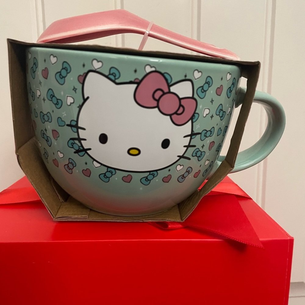 Hello Kitty Green Mug with Pink Bow. Ceramic mug and spoon 24 ounce.